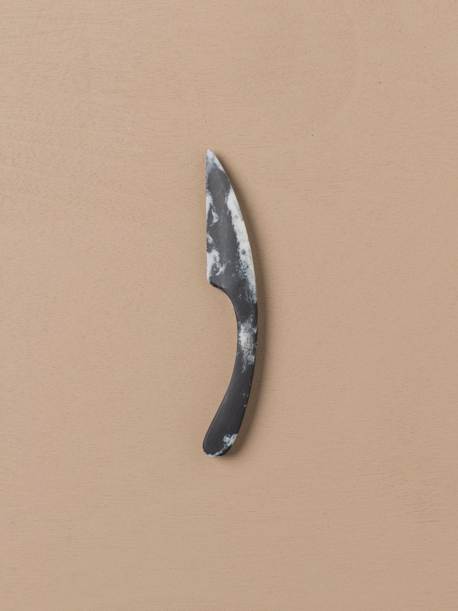 Flow Curved Cheese Knife Ash Black